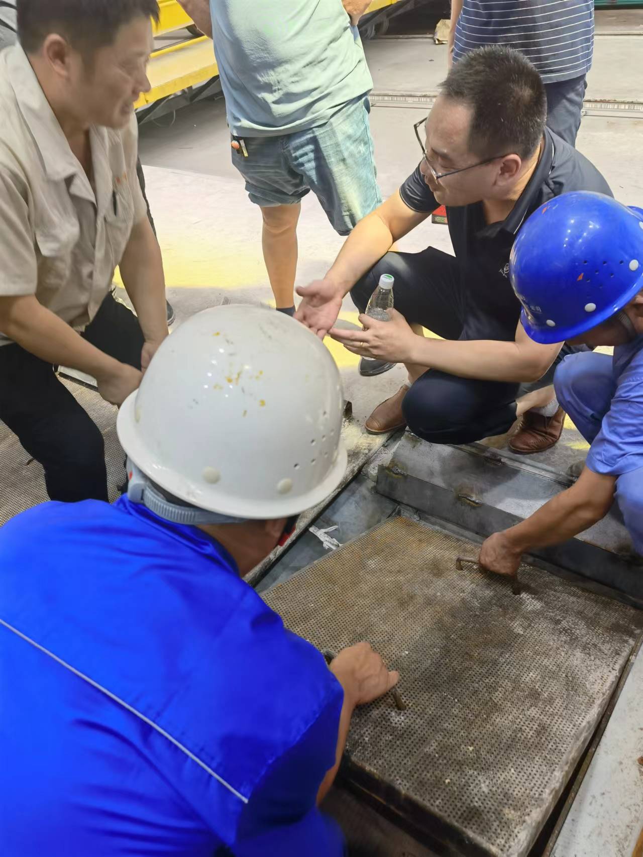 1660625579398947.jpg 現(xiàn)場技術溝通交流.jpg